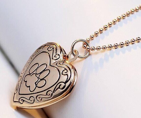 adorable-engraved-paw-heart-locket-pendant-necklaces.jpg Adorable Engraved Paw Heart Locket Pendant Necklaces - Image 1