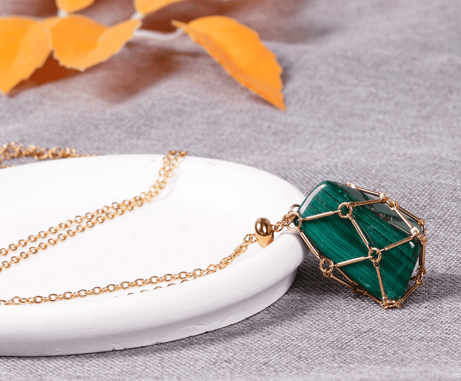 healing-heart-malachite-net-pocket-necklace.png Healing Heart Malachite Net Pocket Necklace - Image 1
